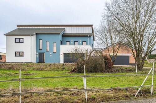 Vorderansicht - Herrliches Haus mit kleinem Tiny und großem Nebengebäude. L- Vianden nur7min!