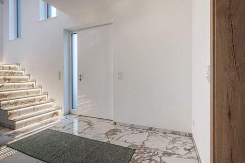 Einganz - 6 Zimmer Einfamilienhaus zum Kaufen in Geichlingen