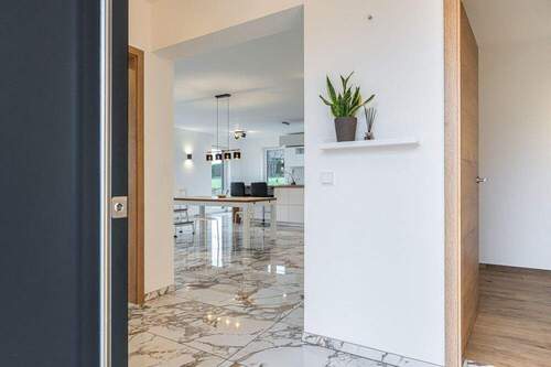 Weg zur Küche - 6 Zimmer Einfamilienhaus in Geichlingen