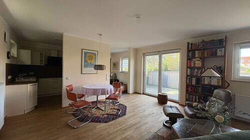 Helles Wohn- und Esszimmer - 2 Zimmer Etagenwohnung in Bickenbach