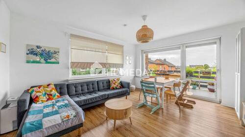Wohnzimmer 1 - Helle + modernisierte Drei-Zimmer-Wohnung mit Balkon und Garage in ruhiger Lage