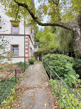 Wiehre-Günterstal: Zugangstreppe für 4 sich einige Käufer, 4 Gründerzeit-Wohnungen und Fabrik-Loft - 