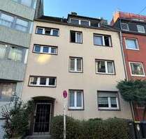 4-Parteinhaus in begehrter, zweiter Rheinlage in KölnDeutz