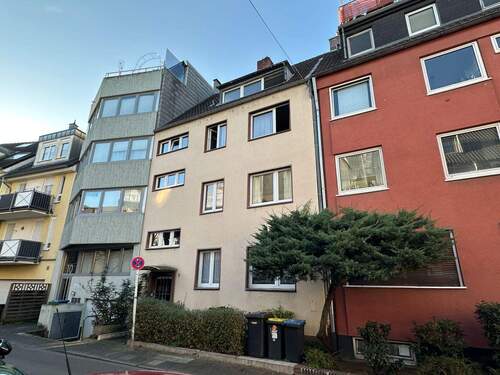Straßenansicht - 8 Zimmer Mehrfamilienhaus, Wohnhaus zum Kaufen in Köln