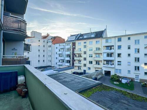 Blick vom Balkon - 8 Zimmer Mehrfamilienhaus, Wohnhaus in Köln