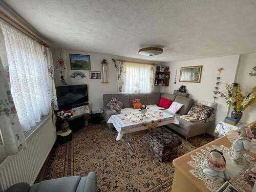 gemütliches Wohnzimmer - Einfamilienhaus mit 60,00 m&sup2; in Grabfeld zum Kaufen