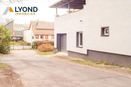 Außenansicht-Garage - 6 Zimmer Einfamilienhaus in Mittweida