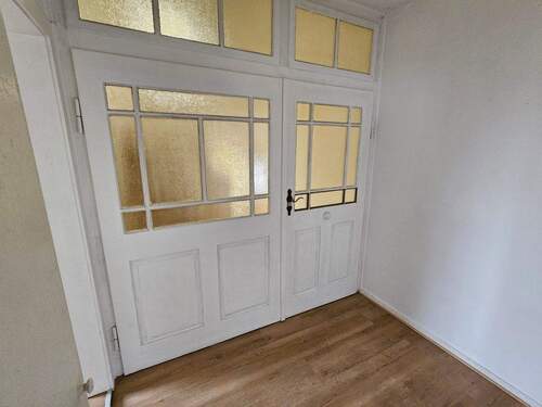 Flurbereich - Kleine 3-Zimmer-Wohnung mit eigenem Gartenanteil in ruhiger Lage von Coburg OT Cortendorf