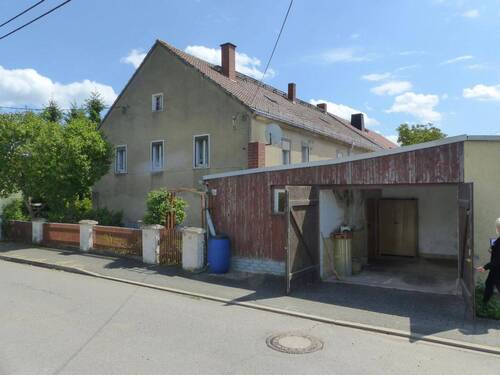 Ansicht von der Straße - 7 Zimmer Einfamilienhaus in Naundorf OT Reppen