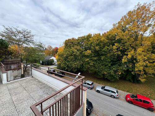 Blick von Dachterrasse - Sonnige Dachterrassenwohnung in ruhiger Lage von Ramersdorf - ideal für Singles oder Paare