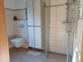 EG: WC und Dusche mit Bodenablauf - 
