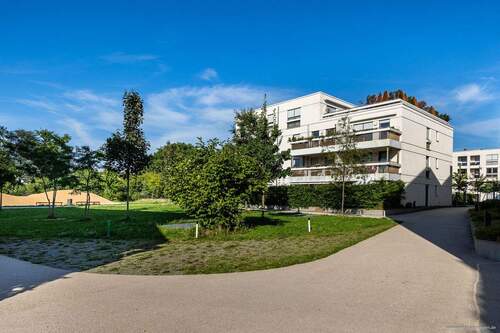 gepflegte Außenanlage - 3 Zimmer Etagenwohnung in München