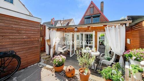 Außenansicht 3 - Gepflegtes EFH mit Einbauküche, Terrasse - modernisiert, lichtdurchflutet und gemütlich