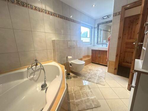 Modernes Badezimmer - 
