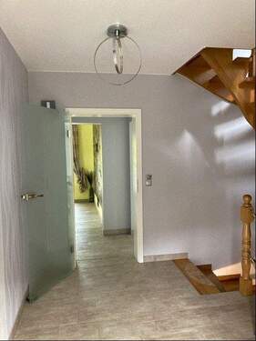 großzügige Diele - Erdgeschoss - 7 Zimmer Einfamilienhaus in Floh-Seligenthal
