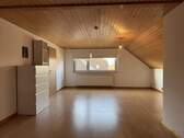 großes Zimmer im Dachgeschoss - 