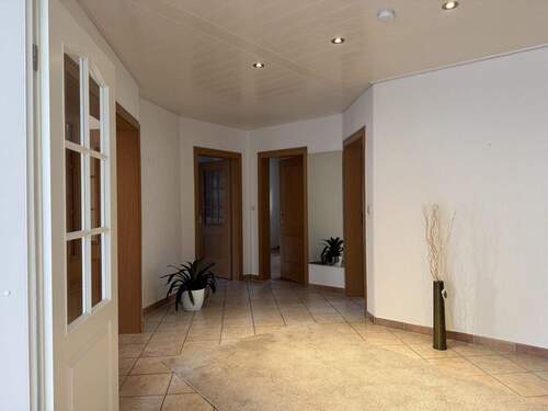 Blick in den großzügigen Flur - 