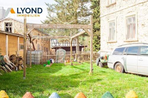 Stellplatz / Garage - Mehrfamilienhaus, Wohnhaus mit 250,00 m&sup2; in Grünhainichen zum Kaufen