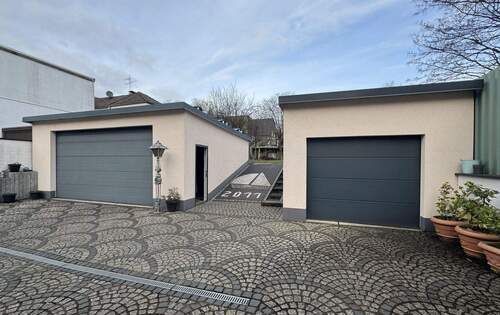 Garagen.jpg - Einfamilienhaus mit 223,00 m&sup2; in Oberhausen zum Kaufen