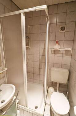 Bad EG - Mehrfamilienhaus, Wohnhaus mit 240,70 m&sup2; in Winnenden zum Kaufen