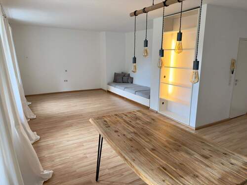 Wohnbereich (2) - 2 Zimmer Etagenwohnung in Burghausen