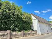 Die Straßenansicht - 5 Zimmer Einfamilienhaus zum Kaufen in Kinheim