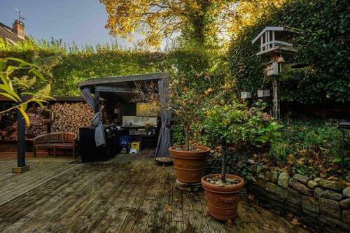 Garten mit Räucherofen - 