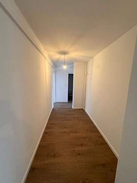 Flur_beleuchtet.jpg - 