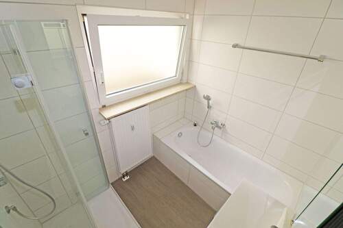 Erdgeschoss: Badezimmer - 