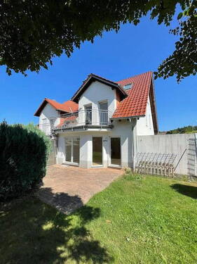 Hausansicht Garten - Doppelhaushälfte mit Keller + EBK in Trippstadt