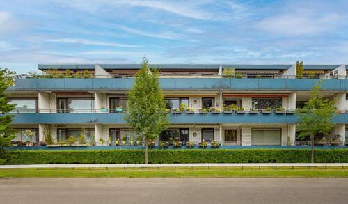 Vorderansicht, außen - Wohnung in begehrter Lage mit Dachterrasse, Sauna und Tiefgarage