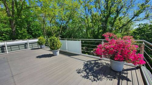 Blick auf Teil der Terrasse - 