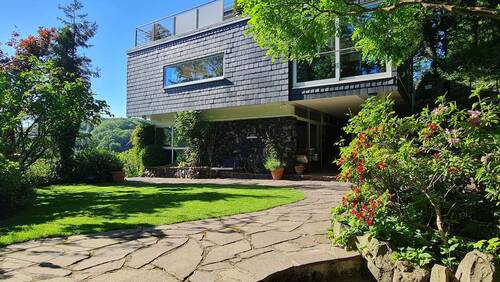 Hausansicht v. Garten Frühjahr - 