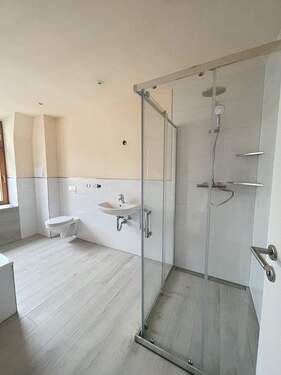 Bad.jpg - Etagenwohnung mit 80,00 m² in Meerane zur Miete