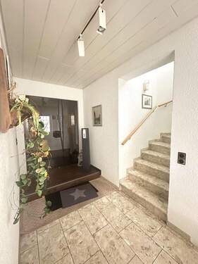 Treppenhaus - 1 Zimmer Mehrfamilienhaus, Wohnhaus in Vlotho