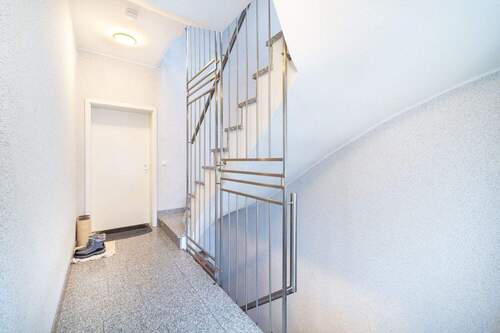 Treppenhaus Erdgeschoss - 8 Zimmer Mehrfamilienhaus, Wohnhaus zum Kaufen in Halle (Westf.)