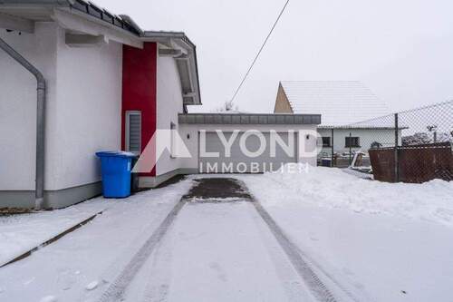 Garage mit Zufahrt - 