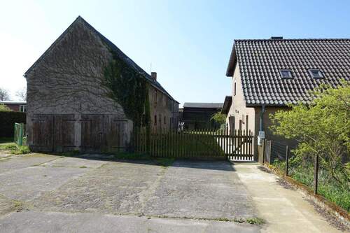 Straßenansicht m. 2 Garagen - Einfamilienhaus mit 242,40 m² in Kletzin zum Kaufen