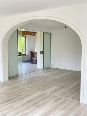 Whg. 1 EG_Essbereich mit Blick in den Wintergarten - 