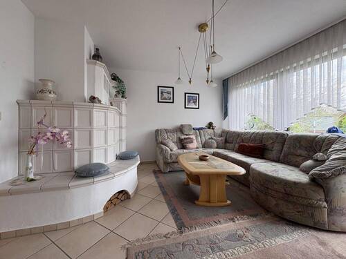 Wohnzimmer mit Kachelofen - 