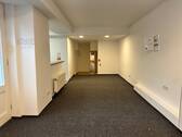 Hauptraum Blick nach hinten - Büro in Düsseldorf zur Miete