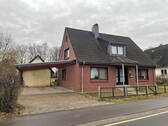 Straßenansicht linke Einfahrt - 5 Zimmer Einfamilienhaus zum Kaufen in Osterholz-Scharmbeck