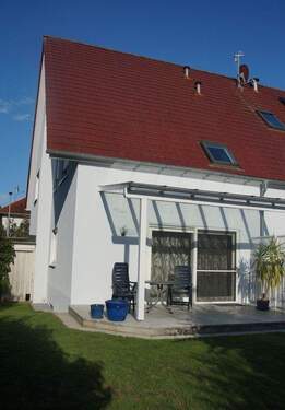 Ansicht von Nordwesten - 3 Zimmer Doppelhaushälfte in Weisendorf