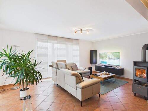 Wohnzimmer - Mehrfamilienhaus, Wohnhaus in Idenheim