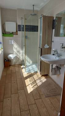 modernes Duschbad - 