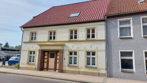 Strassenansicht - 7 Zimmer Reihenendhaus zum Kaufen in Loitz