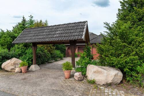 Einfahrt - 8 Zimmer Mehrfamilienhaus, Wohnhaus in Vahlde