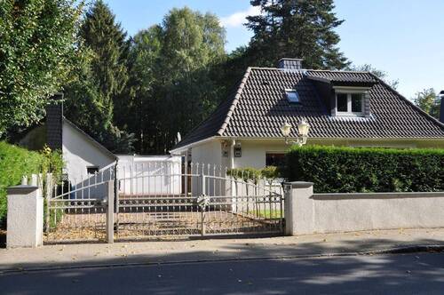 Vorderseite links - 3 Zimmer Einfamilienhaus zum Kaufen in Hohenlockstedt