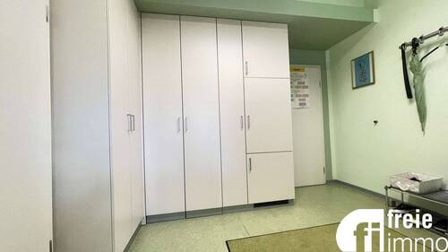 Warteraum - 4 Zimmer Büro in Dresden