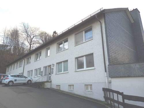 Hausansicht - 3 Zimmer Etagenwohnung zur Miete in Kierspe